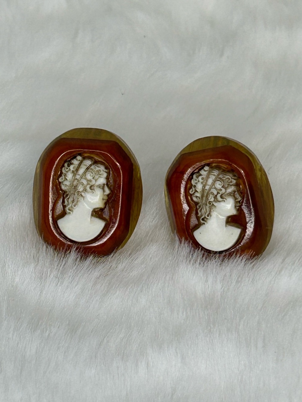 SCREW BACK CAMEO EARRINGS